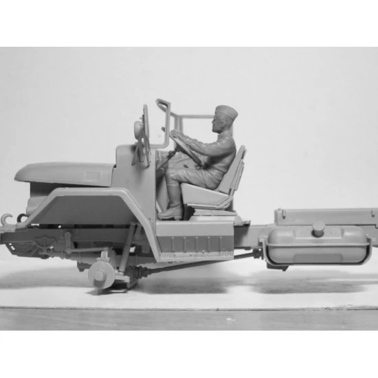 SOVIET TRUCK DRIVERS USSR PLASTIC FIGURES MODEL KIT LIMITED 1/35 SCALE ICM 35641