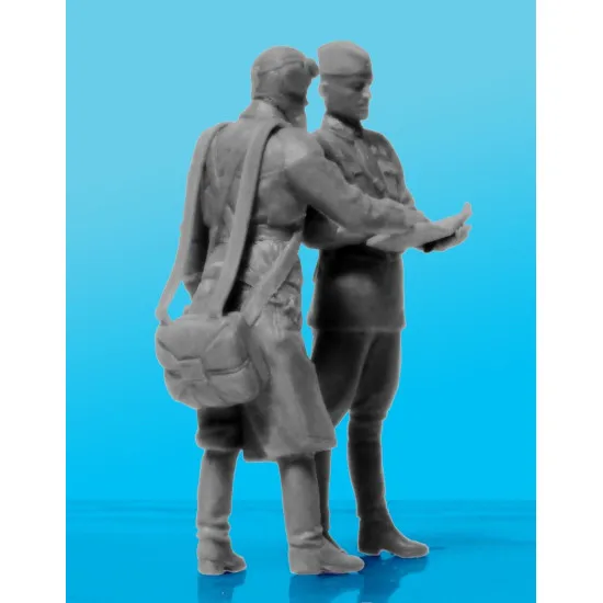 USSR AIR FORCE VVS RKKA PILOTS 1939-1942 3 FIGURES WWII 1/32 SCALE ICM 32102