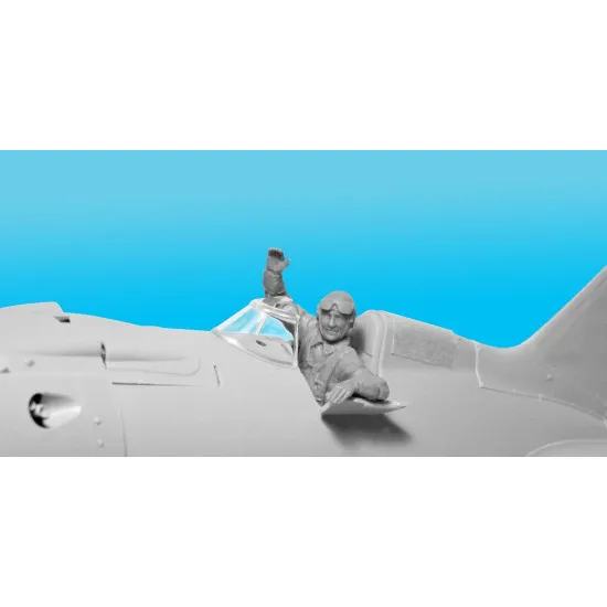 USSR AIR FORCE VVS RKKA PILOTS 1939-1942 3 FIGURES WWII 1/32 SCALE ICM 32102