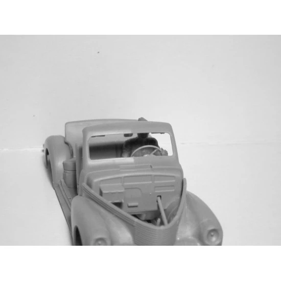 MODEL KIT USSR WWII RKKA DRIVERS 1943 1945 2 FIGURES 1/35 SCALE ICM 35643