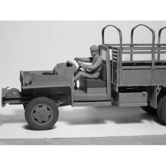 MODEL KIT USSR WWII RKKA DRIVERS 1943 1945 2 FIGURES 1/35 SCALE ICM 35643