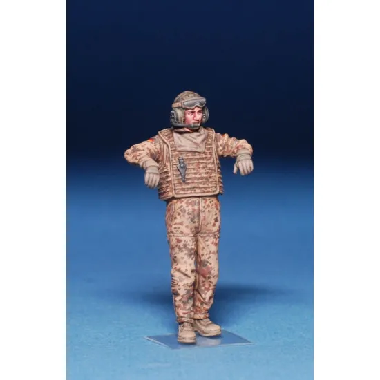 BUNDESWEHR TANK CREW - PLASTIC MODEL FIGURES KIT SCALE 1/35 MINIART 37032