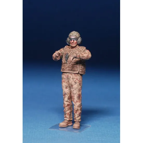 BUNDESWEHR TANK CREW - PLASTIC MODEL FIGURES KIT SCALE 1/35 MINIART 37032