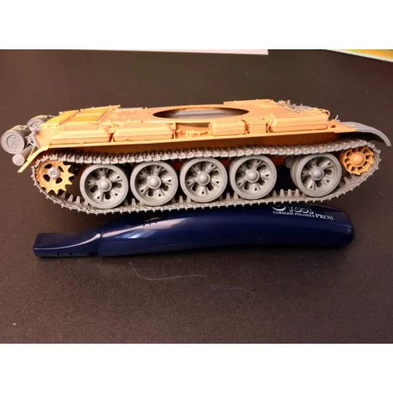 T-54,T-55,T-62 OMSh INDIVIDUAL TRACK LINKS SET. LATE TYPE - PLASTIC MODEL KIT SCALE 1/35 MINIART 37048