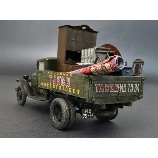 SOVIET 1,5 TON CARGO TRUCK - PLASTIC MODEL KIT SCALE 1/35 MINIART 38013