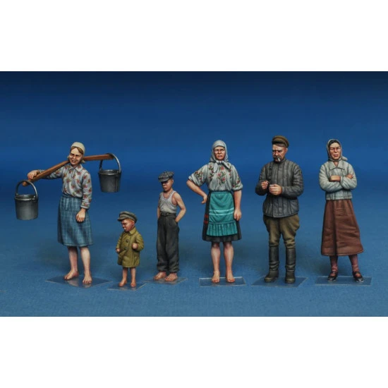 SOVIET VILLAGERS - PLASTIC MODEL KIT SCALE 1/35 MINIART 38011