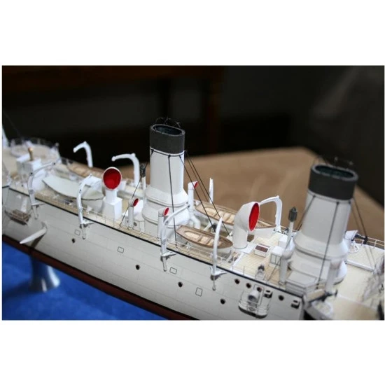 PAPER MODEL KIT MILITARY FLEET CRUISER CLASS III LAVOISIER 1/200 OREL 36