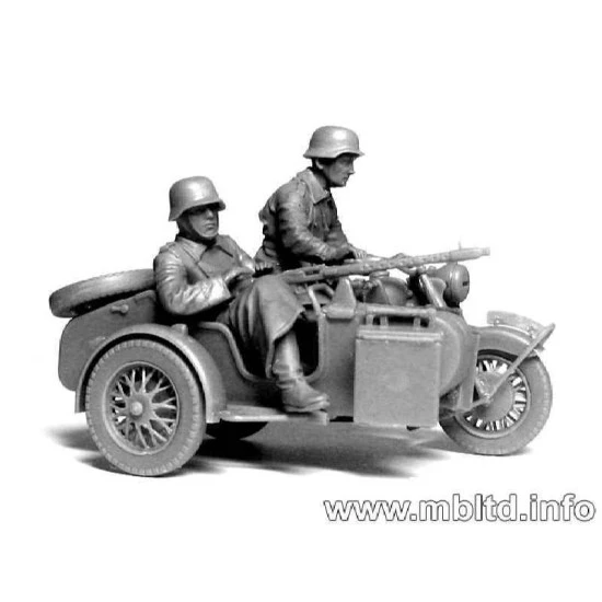 Kradschutzen German Motorcycle Troops on the Move on BMW R75 1/35 Master Box 3548F
