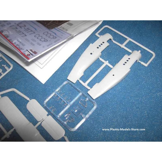 Antonov An-2 'Colt' biplane Type 22 1/144 Amodel 1422