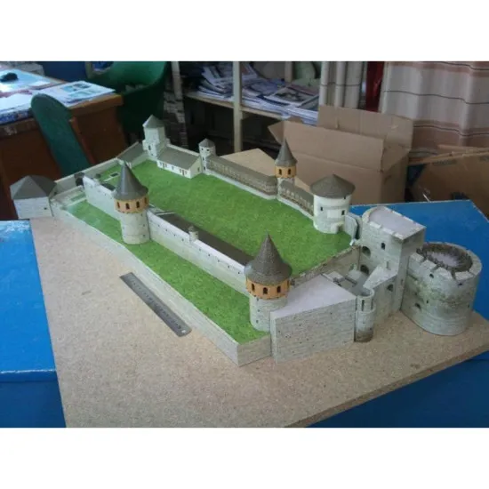 PAPER MODEL KIT ARCHITECTURE OLD CASTLE KAMENETZ-PODOLSK 1/150 OREL 167