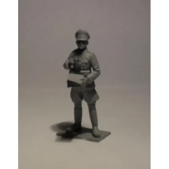 Us Stock Icm 35103 Sd.kfz.251/1 Ausf.a With German Infantry 1/35 Scale Plastic Model Kit