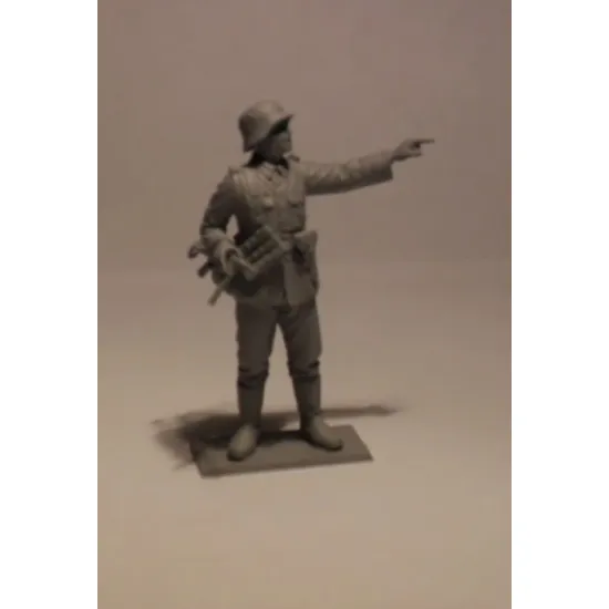 Us Stock Icm 35103 Sd.kfz.251/1 Ausf.a With German Infantry 1/35 Scale Plastic Model Kit