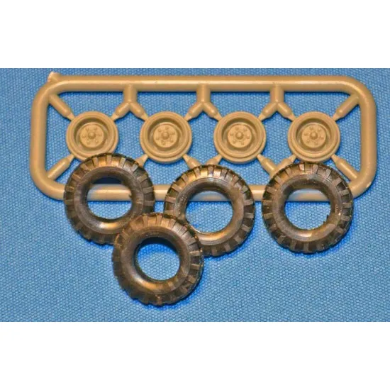 ACE 72431 - COMMANDO ARMORED CAR V-100 XM-706 E1 RECONNAISSANCE PATROL VEHICLE