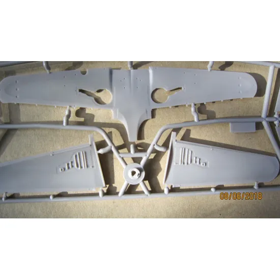 DORA WINGS 72005 BELL P-63E KINGCOBRA PLASTIC MODEL KIT 1/72