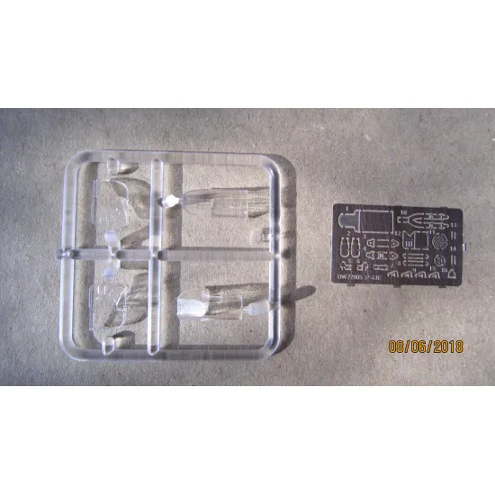 DORA WINGS 72005 BELL P-63E KINGCOBRA PLASTIC MODEL KIT 1/72