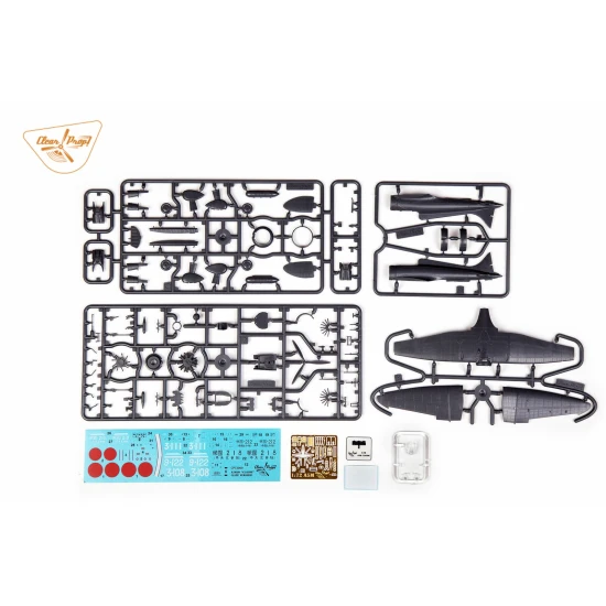 Clear Prop CP72009 1/72 A5M2b Claude late version scale model kit, Length 105 mm