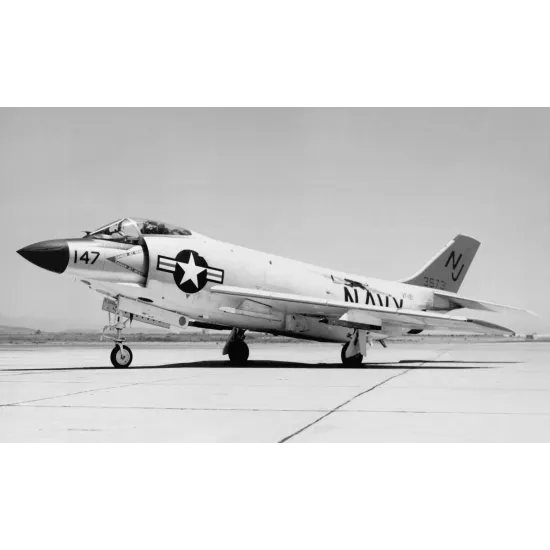 CAT4 R48010 - 1/48 - F3H-2/2N/2M Demon wheels type1 flat. Resin parts