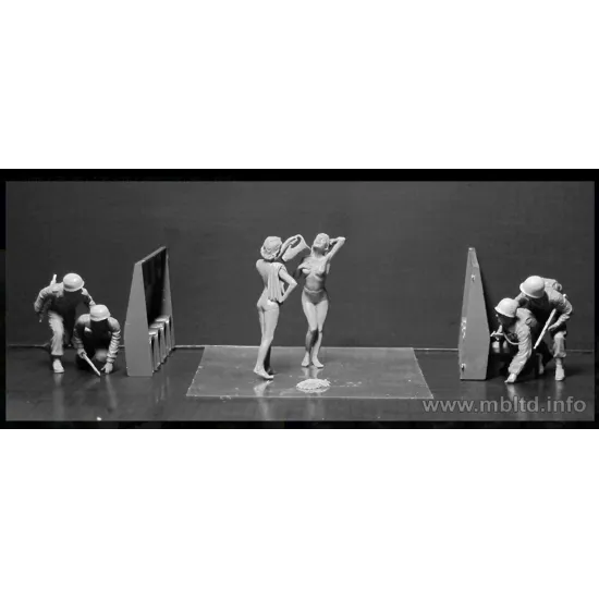 Us Stock Us And German Paratroopers, The South Of Europe 1/35 Master Box 35157