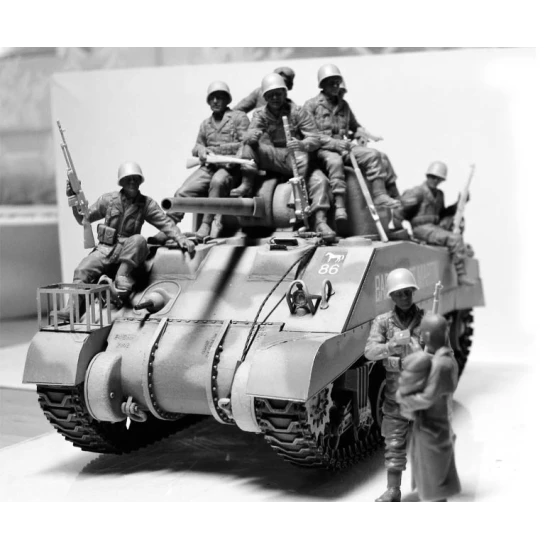 101 LIGHT COMPANY US PARATROOPERS AND BRITISH TANKMAN 1944 1/35 MASTER BOX 35164