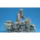 U.S. SOLDIER PUSHING MOTORCYCLE 1/35 MINIART 35182