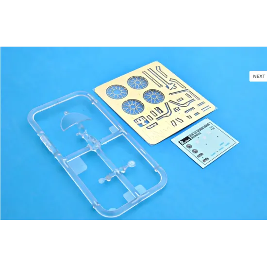 U.S. SOLDIER PUSHING MOTORCYCLE 1/35 MINIART 35182