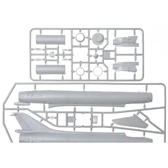 SUKHOI SU-17 FIGHTER-BOMBER 1/72 MODELSVIT 72018