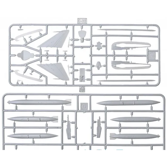 SUKHOI SU-17 FIGHTER-BOMBER 1/72 MODELSVIT 72018