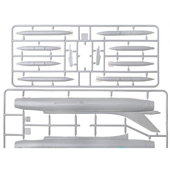 SUKHOI SU-20 FIGHTER-BOMBER 1/72 MODELSVIT 72020