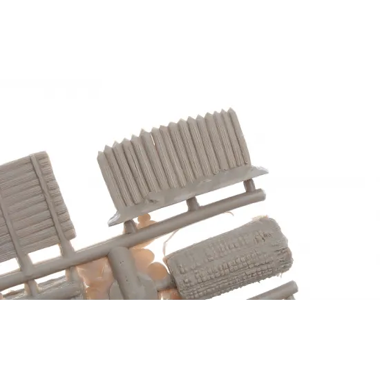 BATTLEFIELD ACCESSORY SET, 16TH-17TH CENTURY 1/72 RED BOX 72073