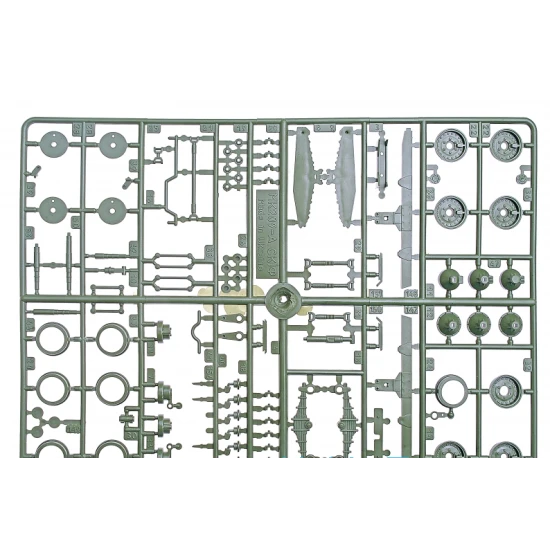 BTR-152 WITH DSHK MACHINE-GUN 1/35 SKIF 240
