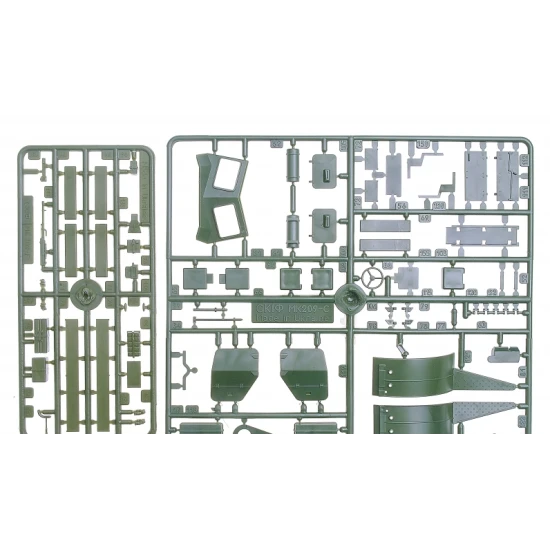 BTR-152 WITH DSHK MACHINE-GUN 1/35 SKIF 240