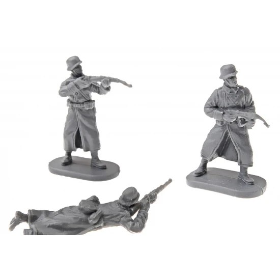 WWII GERMAN ARMY WITH FIELD GREATCOAT 1/72 CEASAR MINIATURES H069