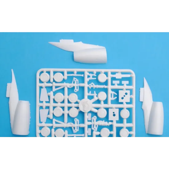 ILYUSHIN IL-96-300 AEROFLOT AIRLINER 1/144 EASTERN EXPRESS 14410