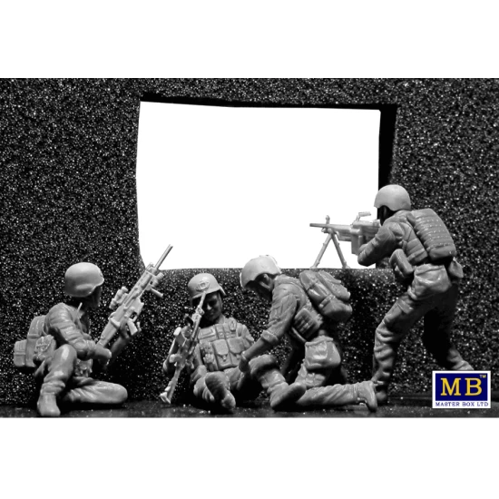 UNDER FIRE . MODERN US INFANTRY 4 figure 1/35 MASTER BOX 35193